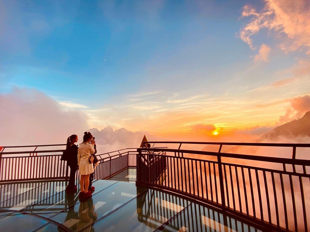 CẦU KÍNH RỒNG MÂY