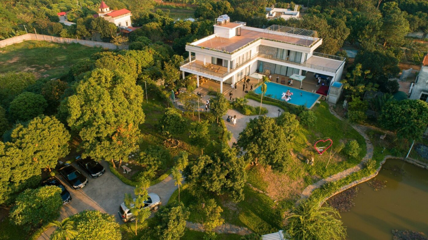 LAKEVIEW VILLA